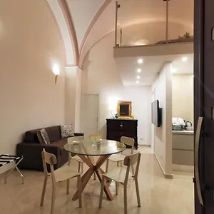 Dimora Del Monsignore , Aeroporto di Catania Fontana Rossa Italia