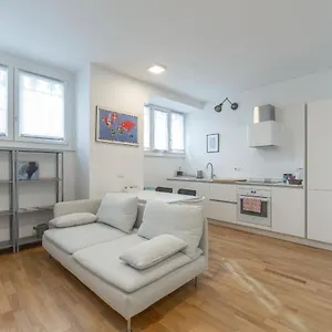 https://brembo-house-two.italymilanhotels.net