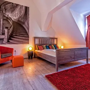 https://luxury-paulay-street-apartment.inbudapesthotels.com